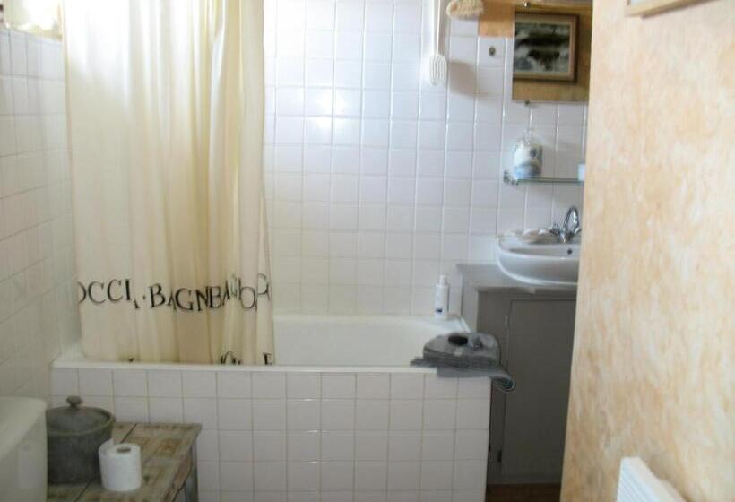 غرفة قياسية, La Mesnagerie