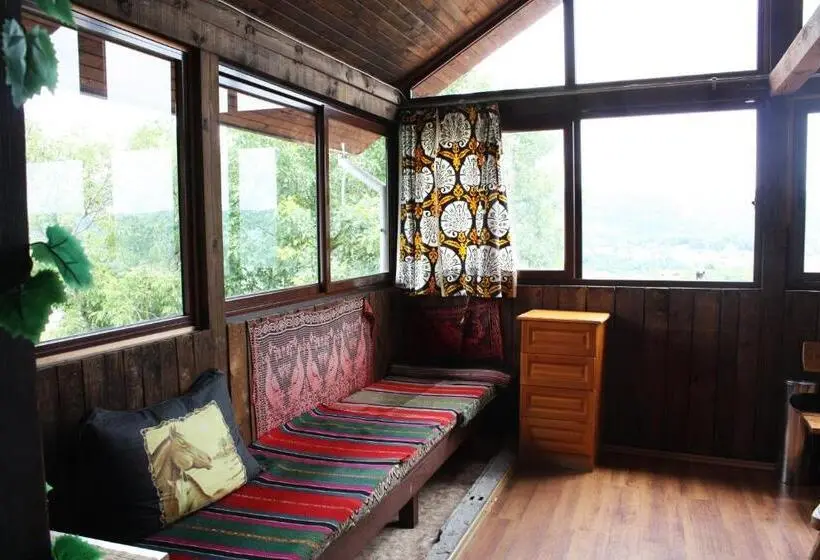 اتاق استاندارد با سرویس بهداشتی مشترک, Hikers Hostel