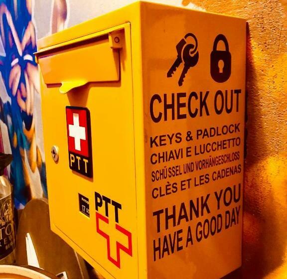 标准间, Pardo Bar