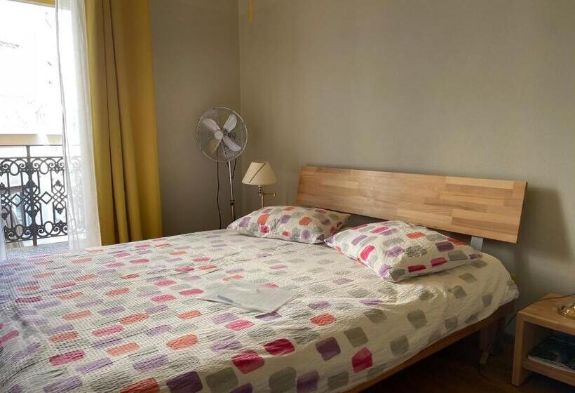 标准间, Pardo Bar