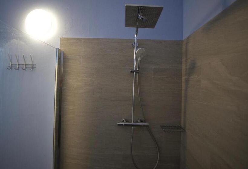 共用房间的床, Pardo Bar