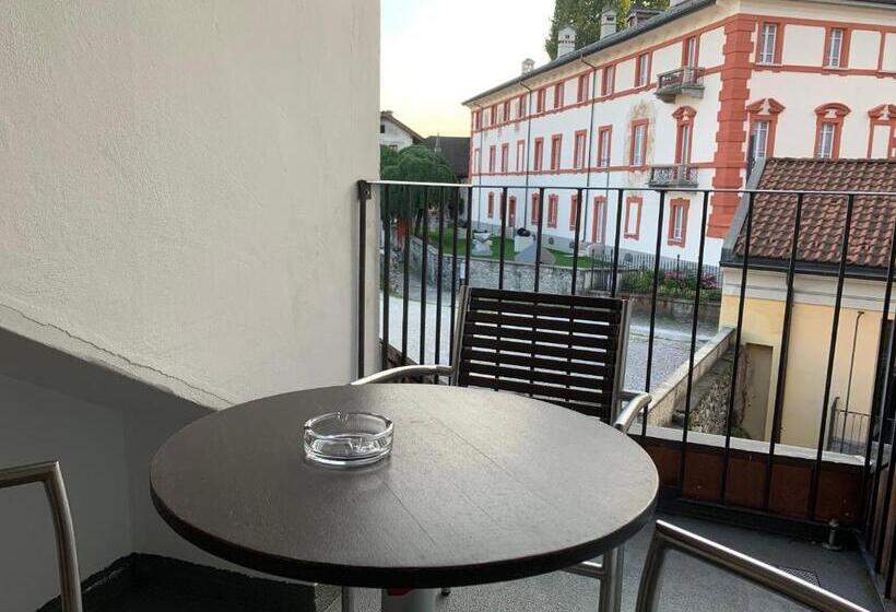 家庭间, Pardo Bar