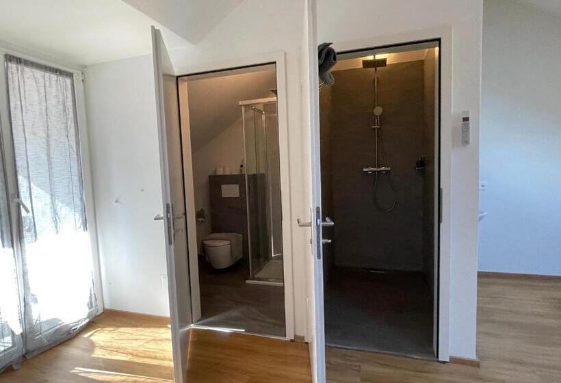 家庭间, Pardo Bar