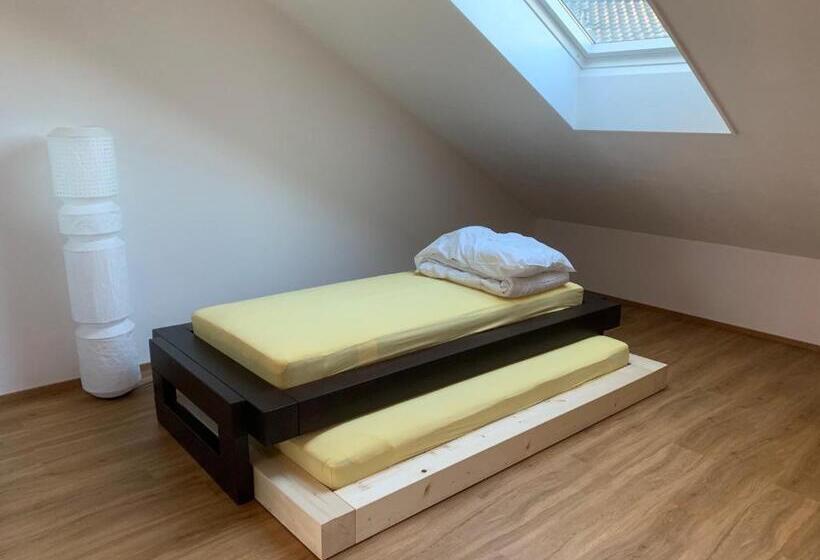 家庭间, Pardo Bar