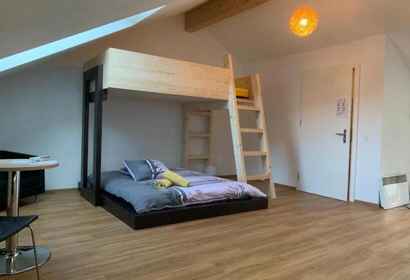 家庭间, Pardo Bar