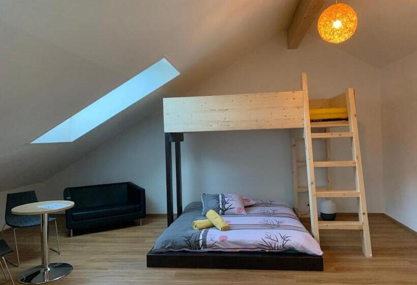 家庭间, Pardo Bar