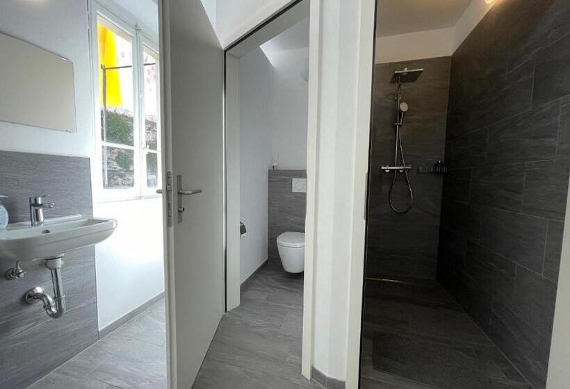 四人标准间, Pardo Bar