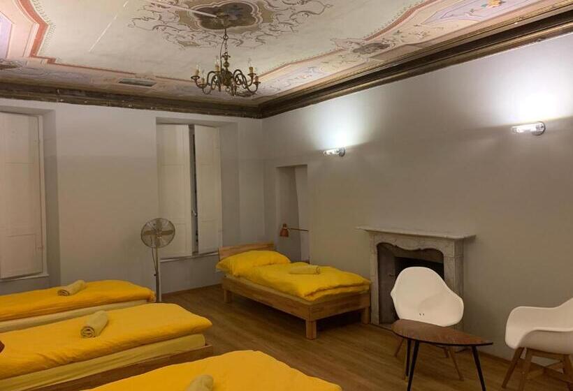 四人标准间, Pardo Bar