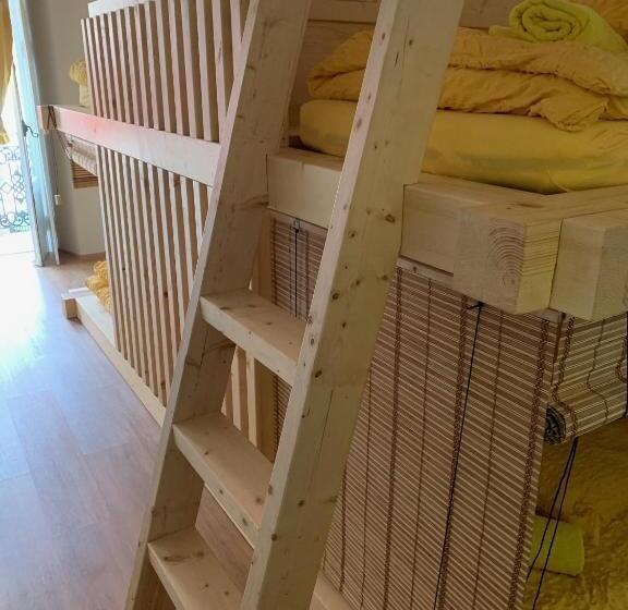 共用房间的床, Pardo Bar