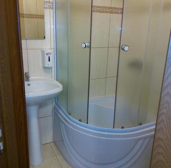 标准间带阳台, Pensiunea Kyfana Zarnesti