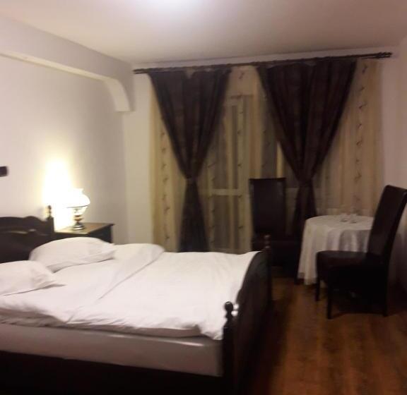 标准间带阳台, Pensiunea Kyfana Zarnesti