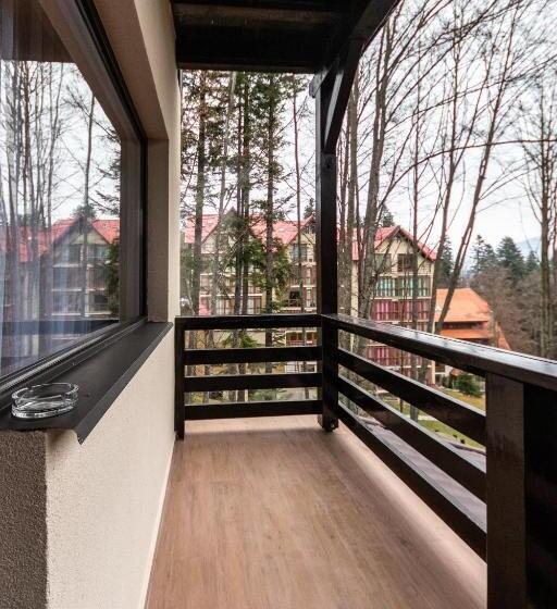 غرفة قياسية مطلة على الجبل, Pension Master