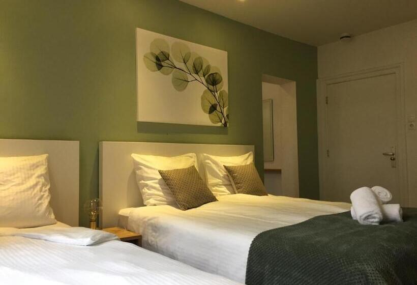 اتاق استاندارد سه نفره, De Stadswal