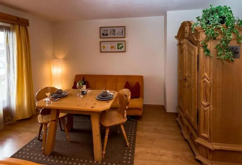 Huoneisto 1 Makuuhuone Parveke, Haus Alpenblick
