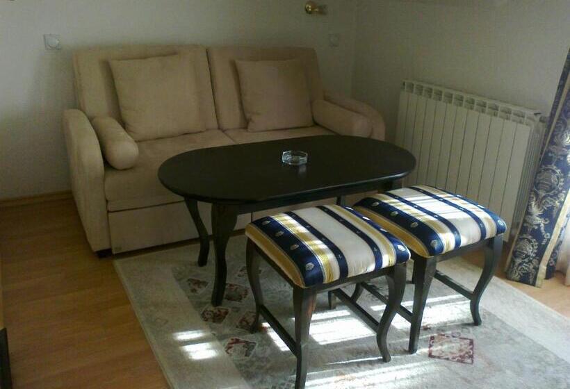 Полулюкс, Bolyarka