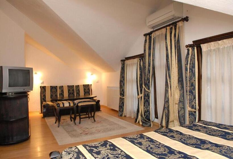 Полулюкс, Bolyarka