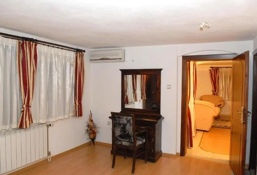 Suite Deluxe, Bolyarka