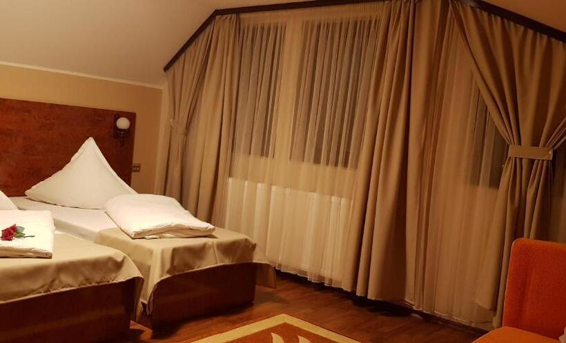 חדר סטנדרט לשלושה, Complex Turistic Caprioara