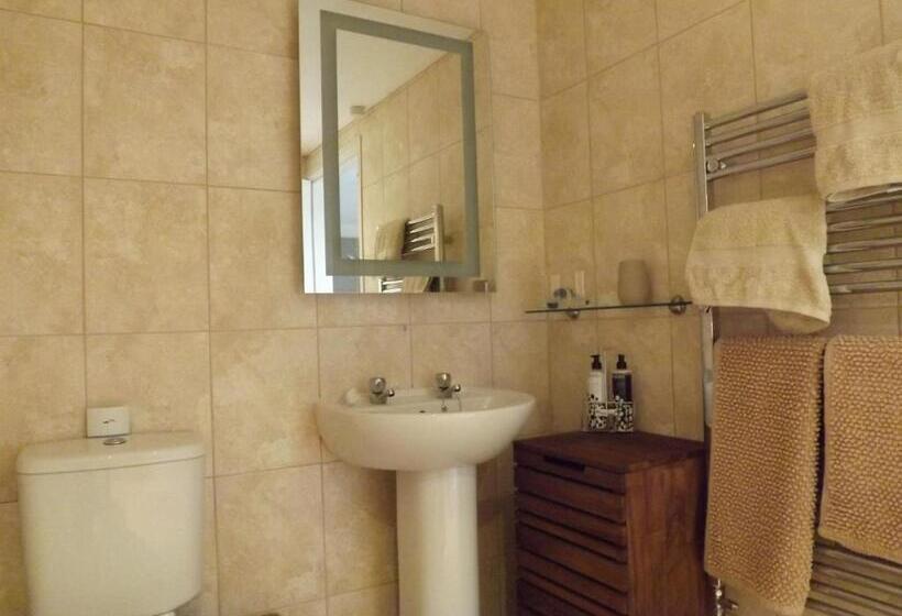 חדר סטנדרט נוף לגינה, The Swallows Guest House