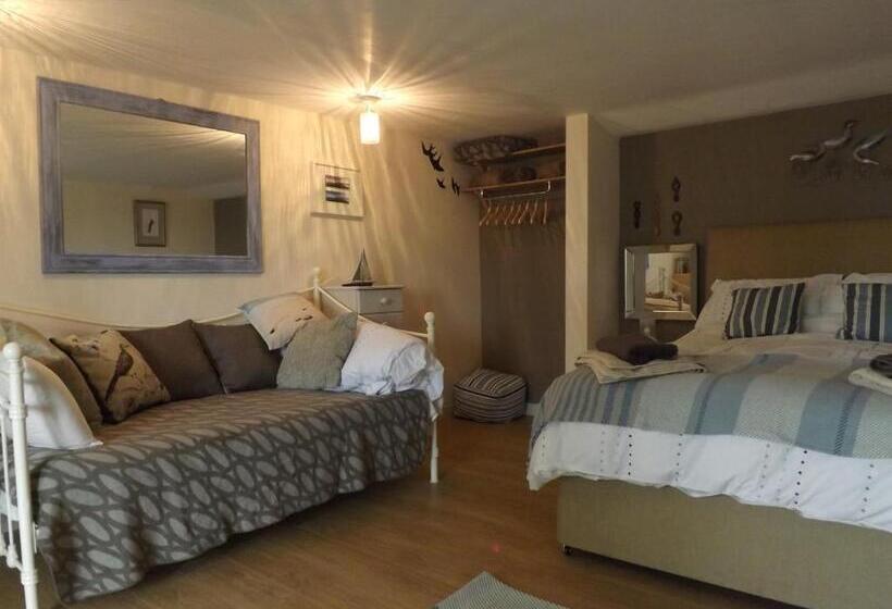 חדר סטנדרט נוף לגינה, The Swallows Guest House