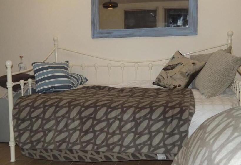 חדר משפתחתי סופריור, The Swallows Guest House