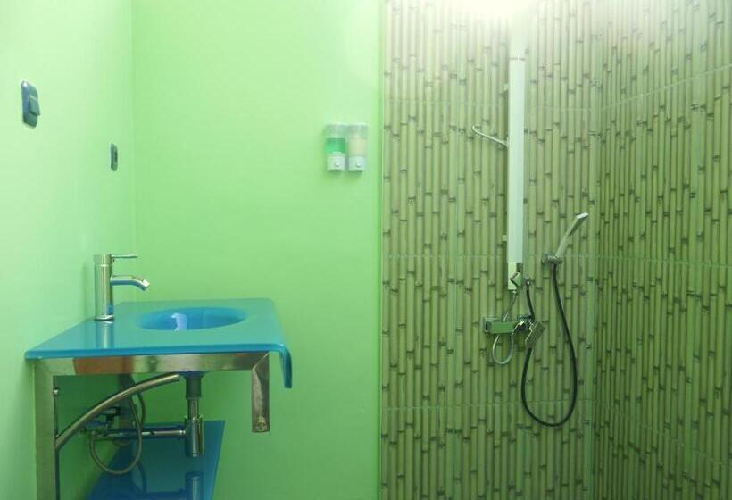 חדר דלוקס, Blue Coco