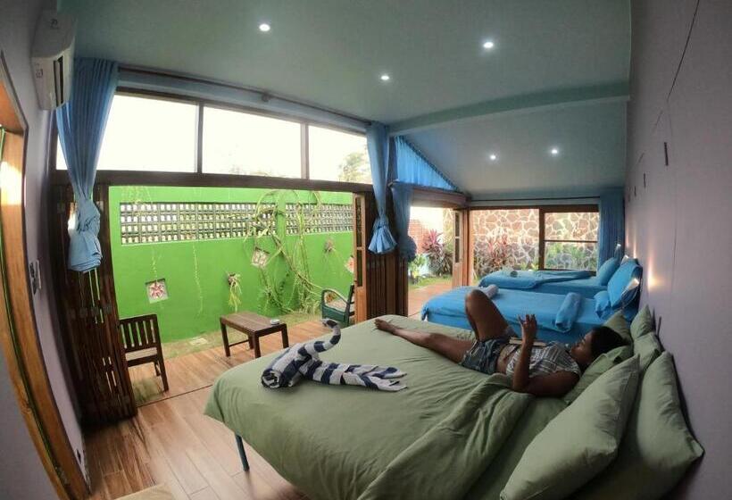 חדר משפחתי נוף לגינה, Blue Coco