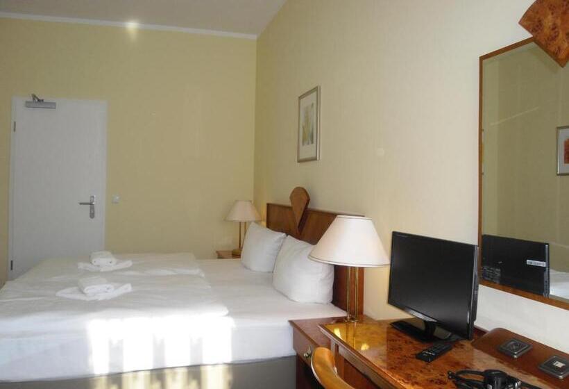 اتاق استاندارد با سرویس بهداشتی مشترک, Amadeus Central