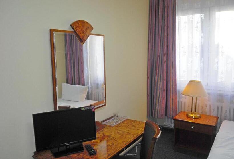 اتاق استاندارد یک تخته با سرویس بهداشتی مشترک, Amadeus Central