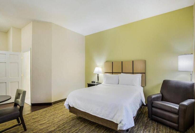 带大床的标准工作室, Candlewood Suites Virginia Beach Town Center, An Ihg