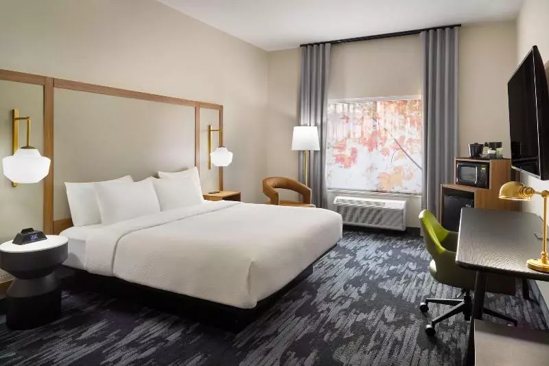 キングサイズベッドのスタンダードルーム, Fairfield Inn & Suites Atlanta Mcdonough