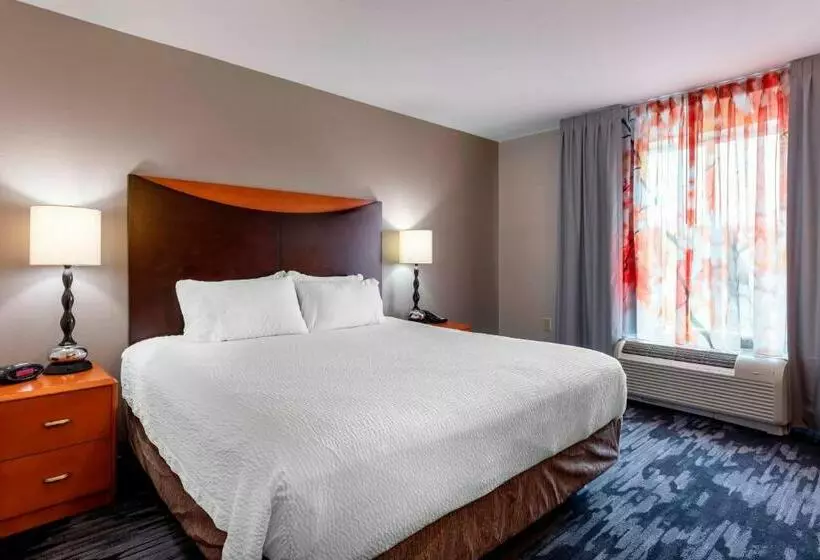 キングサイズベッドのスタンダードルーム, Fairfield Inn & Suites Columbus