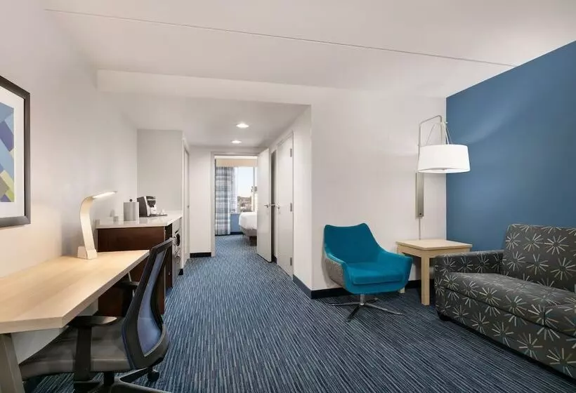身障者適用スイートルーム, Holiday Inn Express Hotel & Suites Norfolk Airport, An Ihg