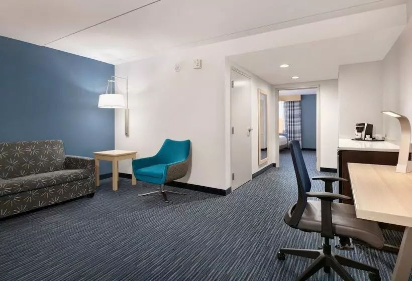 身障者適用スイートルーム, Holiday Inn Express Hotel & Suites Norfolk Airport, An Ihg