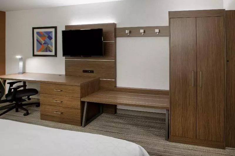 اتاق استاندارد با تخت بزرگ, Holiday Inn Express Hotel & Suites Savannah Midtown, An Ihg
