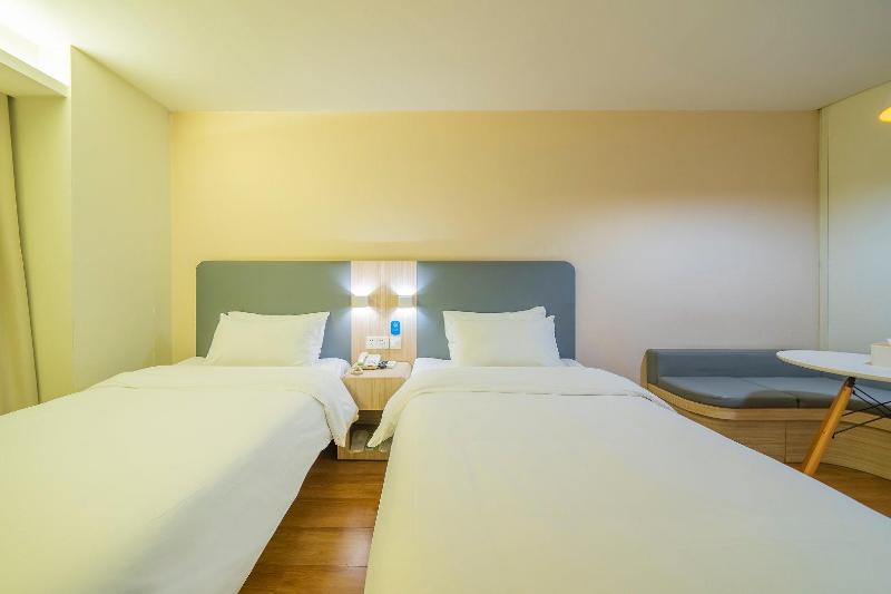 Номер Стандарт Адаптированный для Инвалидов, Holiday Inn Express Hotel & Suites Savannah Midtown, An Ihg