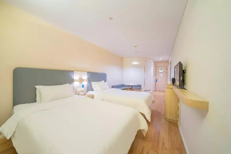 اتاق استاندارد برای معلولان, Holiday Inn Express Hotel & Suites Savannah Midtown, An Ihg