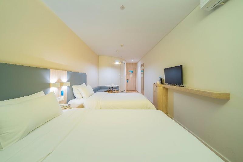 Номер Стандарт Адаптированный для Инвалидов, Holiday Inn Express Hotel & Suites Savannah Midtown, An Ihg