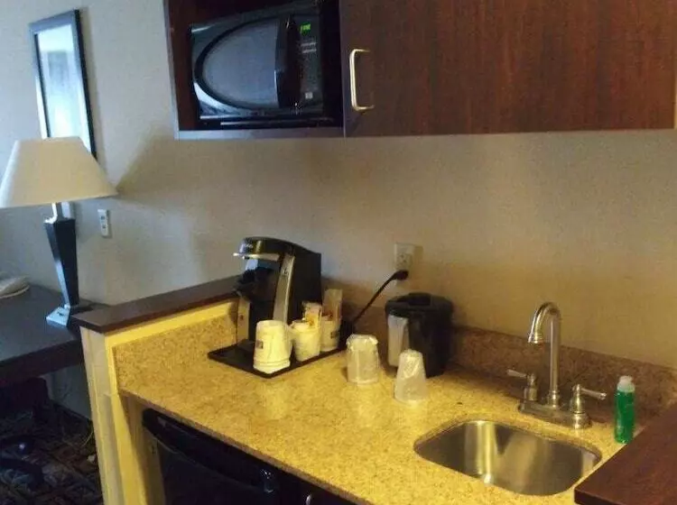 スイート, Holiday Inn Express & Suites Zanesville North, An Ihg