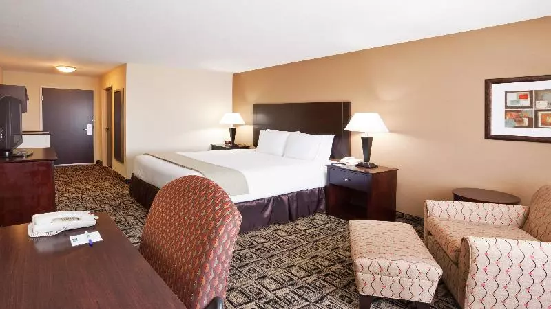 キングサイズベッドのスタンダードルーム, Holiday Inn Express & Suites Zanesville North, An Ihg