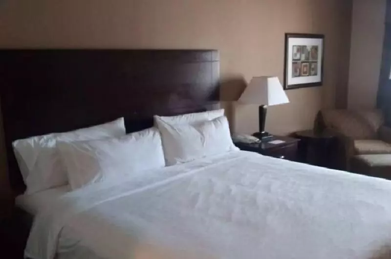 キングサイズベッドのスイートルーム, Holiday Inn Express & Suites Zanesville North, An Ihg
