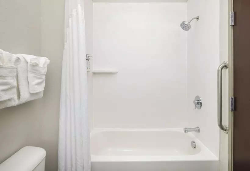 スイート, Holiday Inn Express & Suites Bridgeport, An Ihg