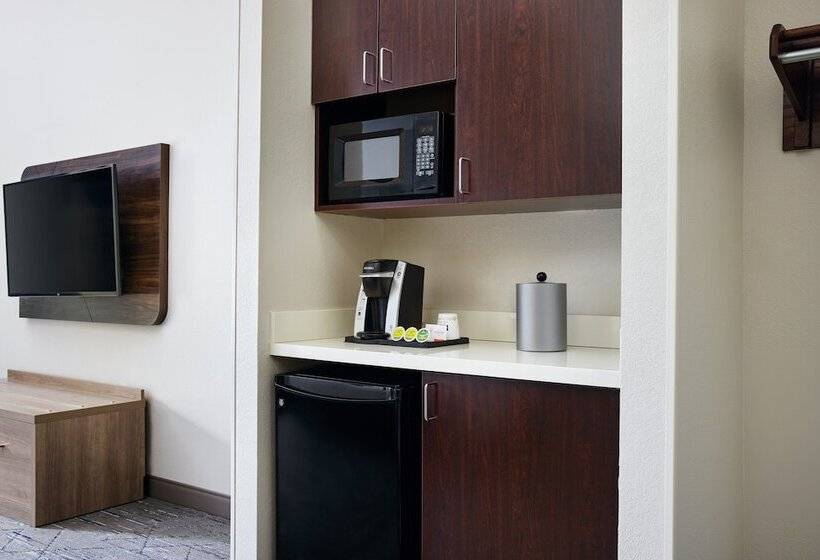 스위트, Holiday Inn Express & Suites Bridgeport, An Ihg