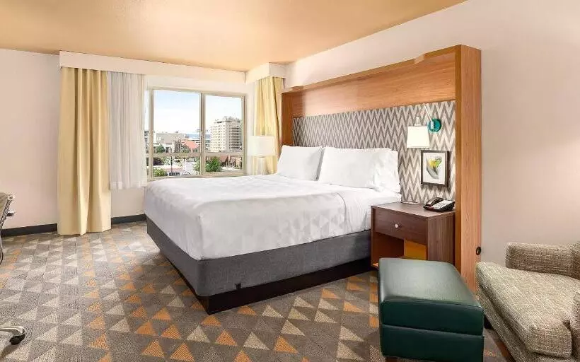 キングサイズベッドのエクゼクティブルーム, Holiday Inn Yakima, An Ihg