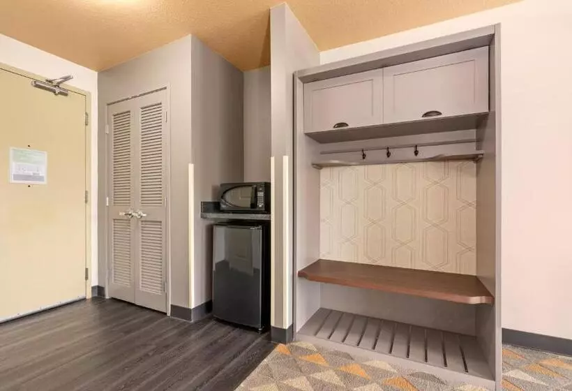 身障者適用キングサイズベッドルーム, Holiday Inn Yakima, An Ihg