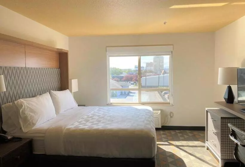 身障者適用キングサイズベッドルーム, Holiday Inn Yakima, An Ihg