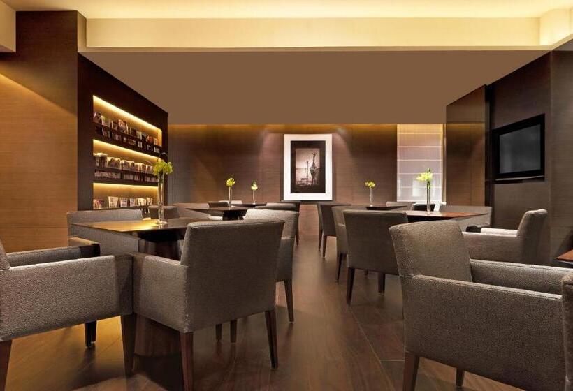 带大床的行政房间, Le Meridien Taipei