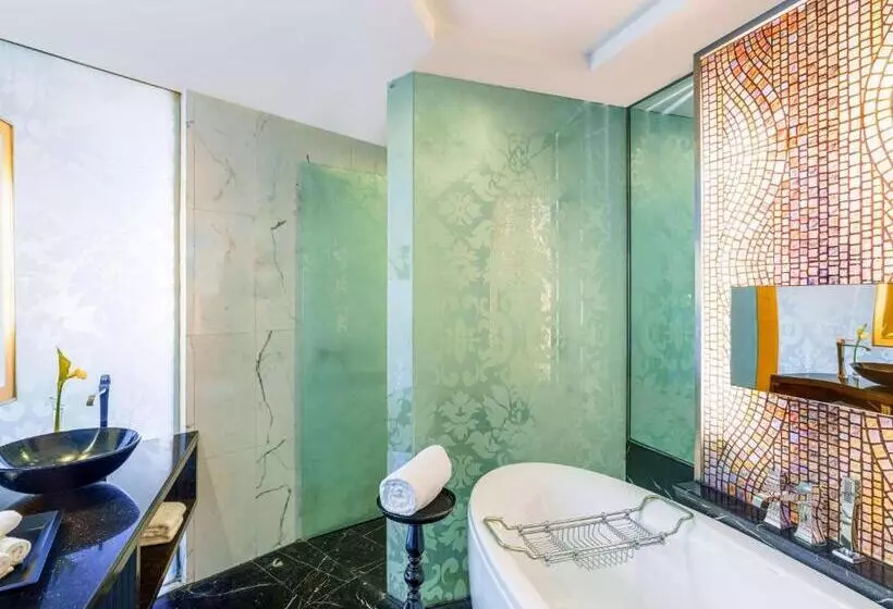 اتاق لوکس با تخت بزرگ, Sofitel Mumbai BKC