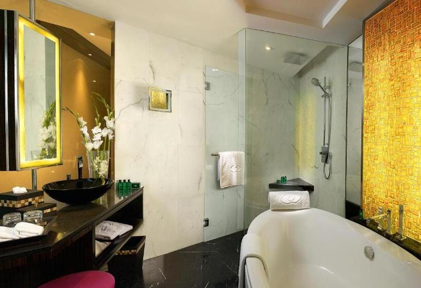 اتاق کلاب, Sofitel Mumbai BKC