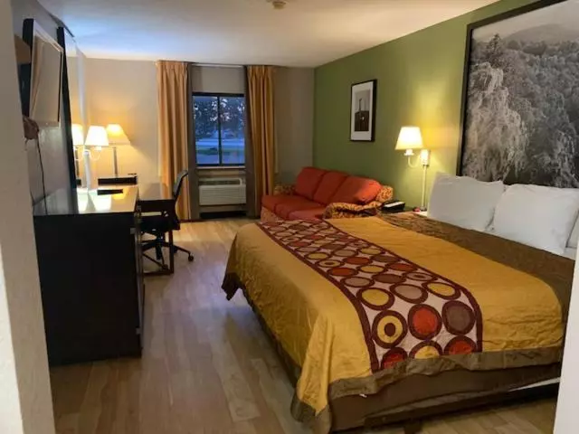 キングサイズベッドのデラックススイート, Super 8 By Wyndham West Memphis